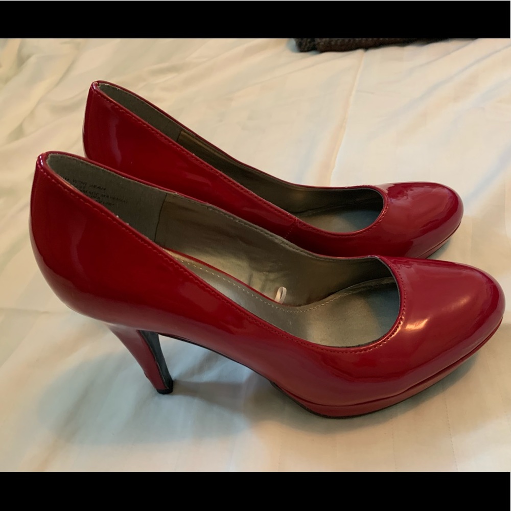 Vintage red Worthington heels